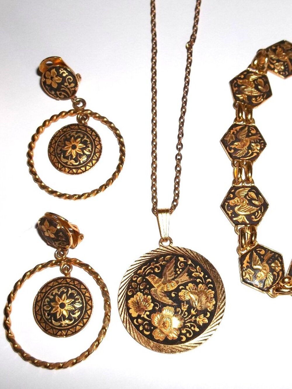 Vintage Damascene Costume Jewelry Set Japanese Style Gold Black Bird Flower D548 - Picture 4 of 8